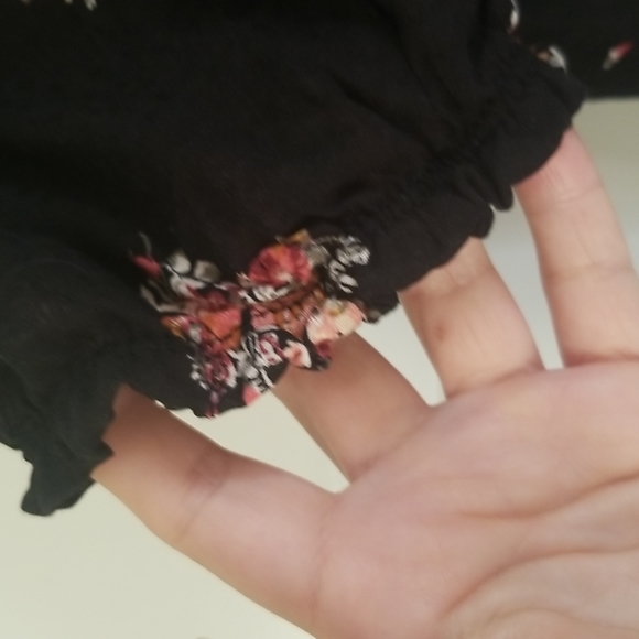 Rewind black floral blouse size L juniors - Picture 6 of 10